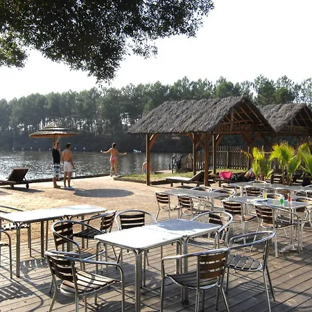 Domaine De Pitrot Vila Lacanau